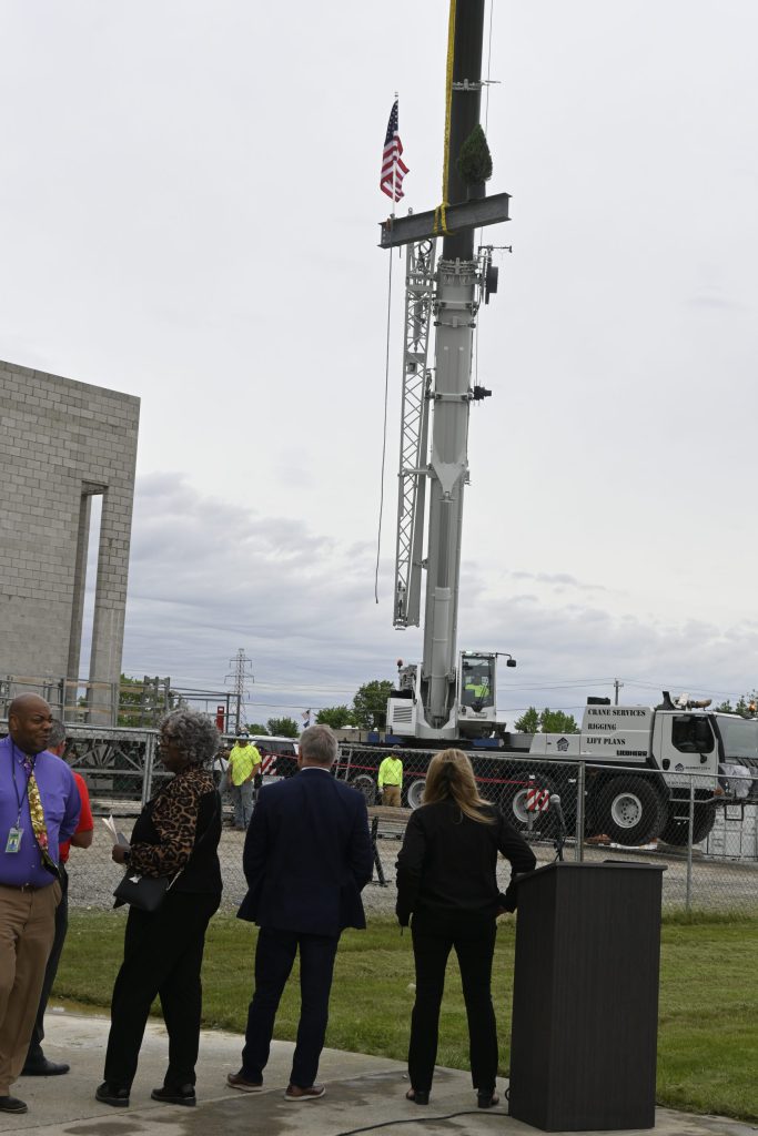 Paul Harding Steel Topping | Weigand Construction Crane